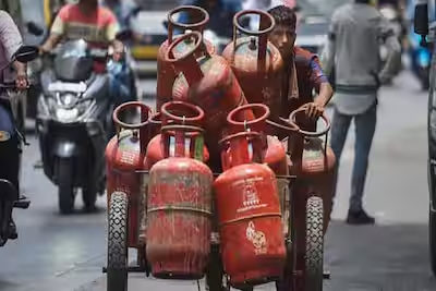 LPG Cylinder Price Hike: गैस के दाम क्यों&hellip;